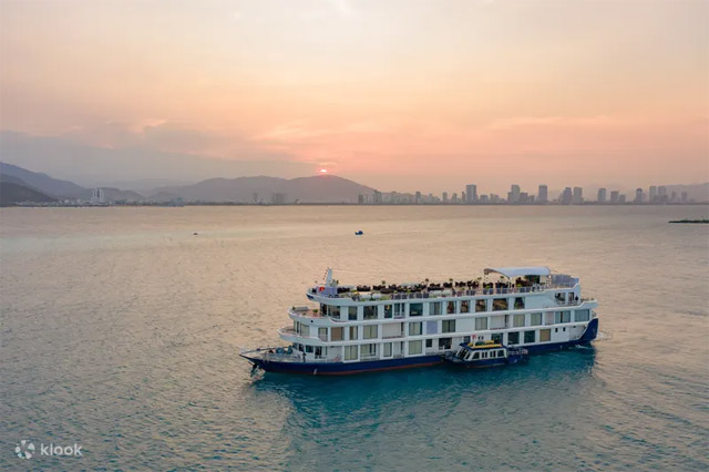 Crucero romantico en las aguas de Nha Trang, Vietnam