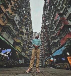 Foto mía en los edificios monstruosos de Quarry Bay